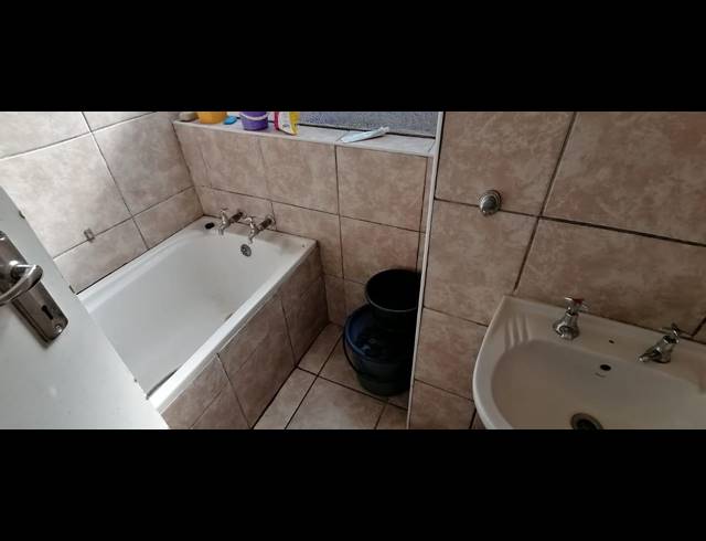 2 BEDROOM FLAT FOR SALE IN ELANDSHEUWEL